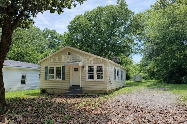 property at 512 Trade St