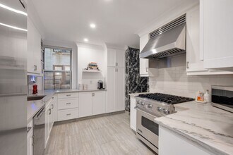220 W 93rd St in New York, NY - Building Photo - Building Photo