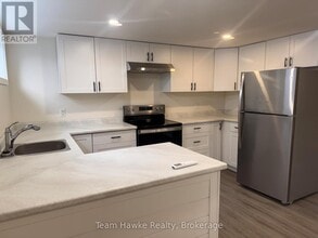 630 Bayview Dr in Midland, ON - Building Photo - Building Photo