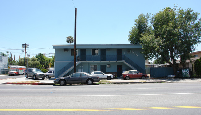 13334 Vanowen St in Van Nuys, CA - Building Photo - Building Photo