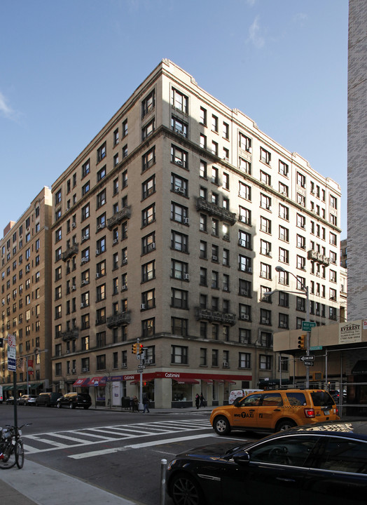 35 E 84th St in New York, NY - Building Photo