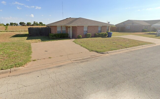 311 Bluebonnet Dr in Winters, TX - Building Photo - Building Photo