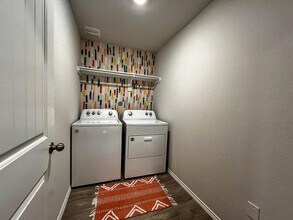 310 Comal Dr in Huntsville, TX - Building Photo - Building Photo