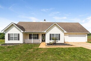 1136 Larkspur Dr in Locust Grove, GA - Building Photo