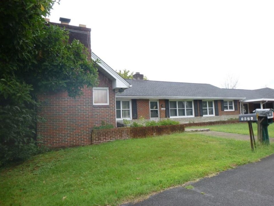 1025 Ward Pl in Kingsport, TN - Building Photo