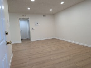 221 ELM in Burbank, CA - Foto de edificio - Interior Photo