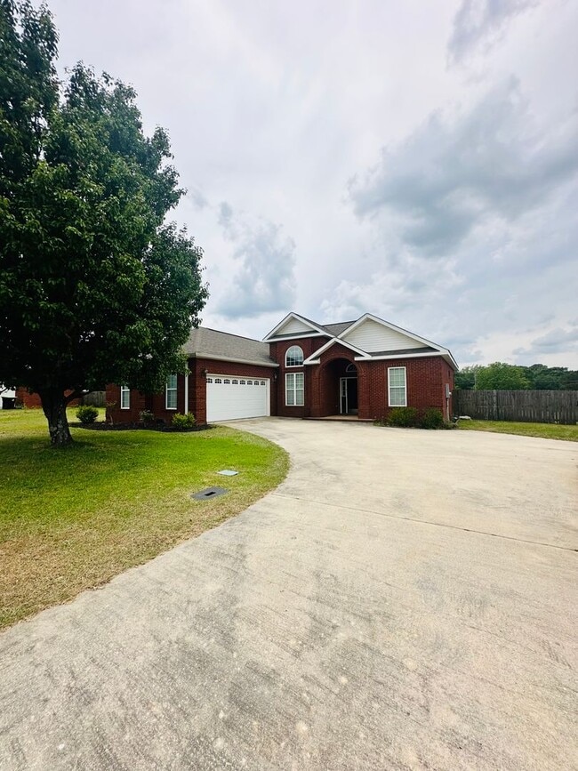 709 Loudon Hill Dr in Warner Robins, GA - Foto de edificio - Building Photo