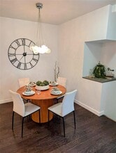 645 Kingsbury Ave in Winnipeg, MB - Building Photo - Building Photo