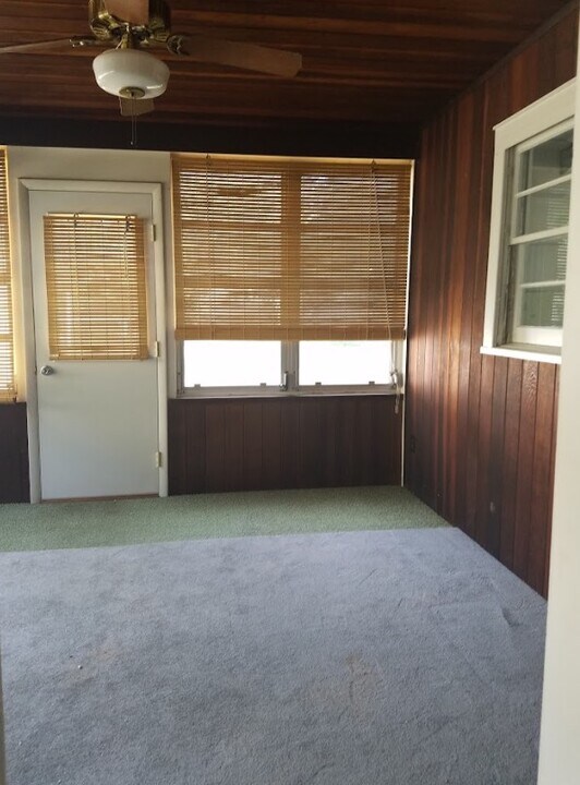 328 Falcon Rd in Jackson, MI - Building Photo