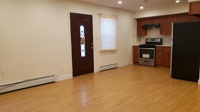 40-30-40247 247th St in Queens, NY - Building Photo - Building Photo