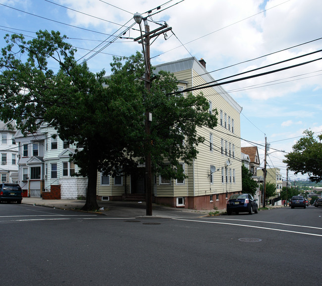 118 Devon St in Kearny, NJ - Building Photo - Building Photo