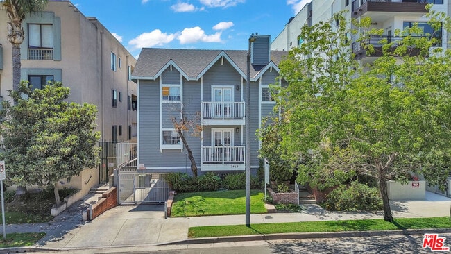 2469 Purdue Ave in Los Angeles, CA - Building Photo - Building Photo