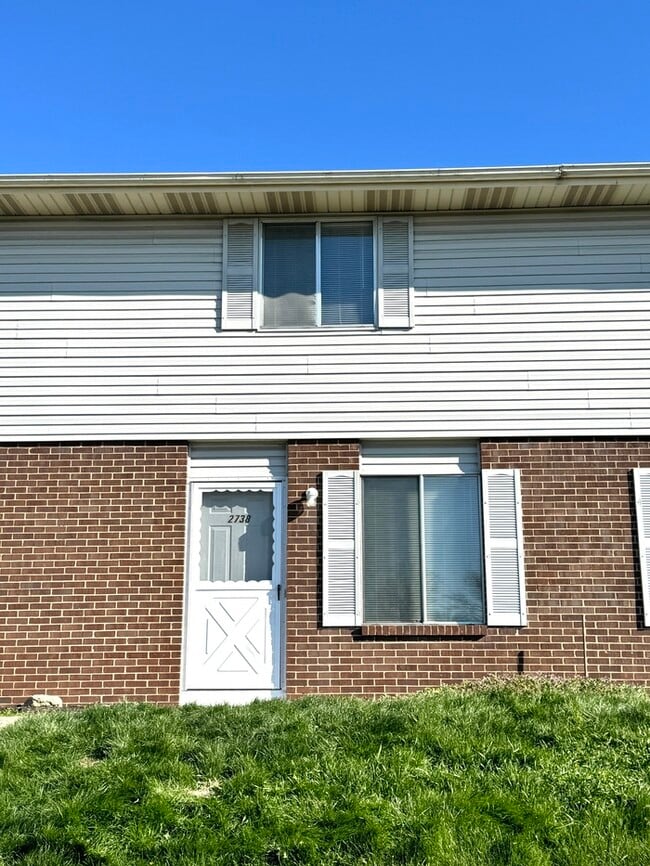 2738 Walden Bluff Ct in Grove City, OH - Building Photo - Building Photo