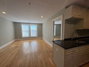 130 Cabot in Beverly, MA - Foto de edificio - Building Photo