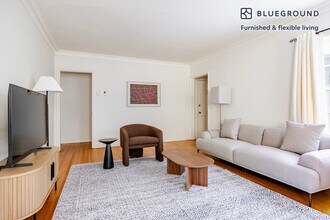 136 S Roxbury Dr in Beverly Hills, CA - Building Photo - Building Photo