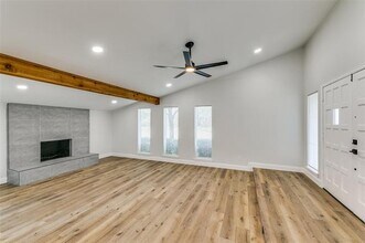 1202 Crestwood Ct in Allen, TX - Foto de edificio - Building Photo