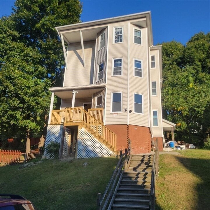 111 Rodney St in Worcester, MA - Building Photo