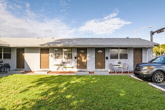 7200 Pembroke Rd in Miramar, FL - Foto de edificio - Building Photo