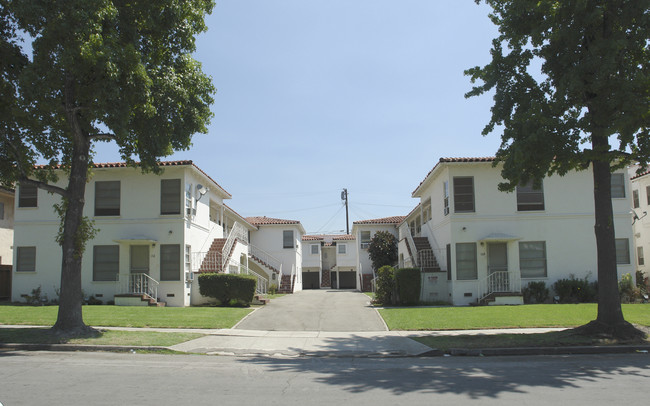 104-114 N 1st St in Alhambra, CA - Foto de edificio - Building Photo