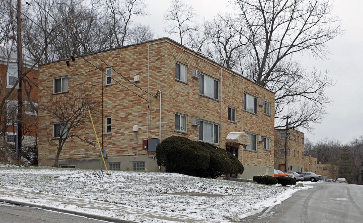 Whitfield Gardens in Cincinnati, OH - Foto de edificio