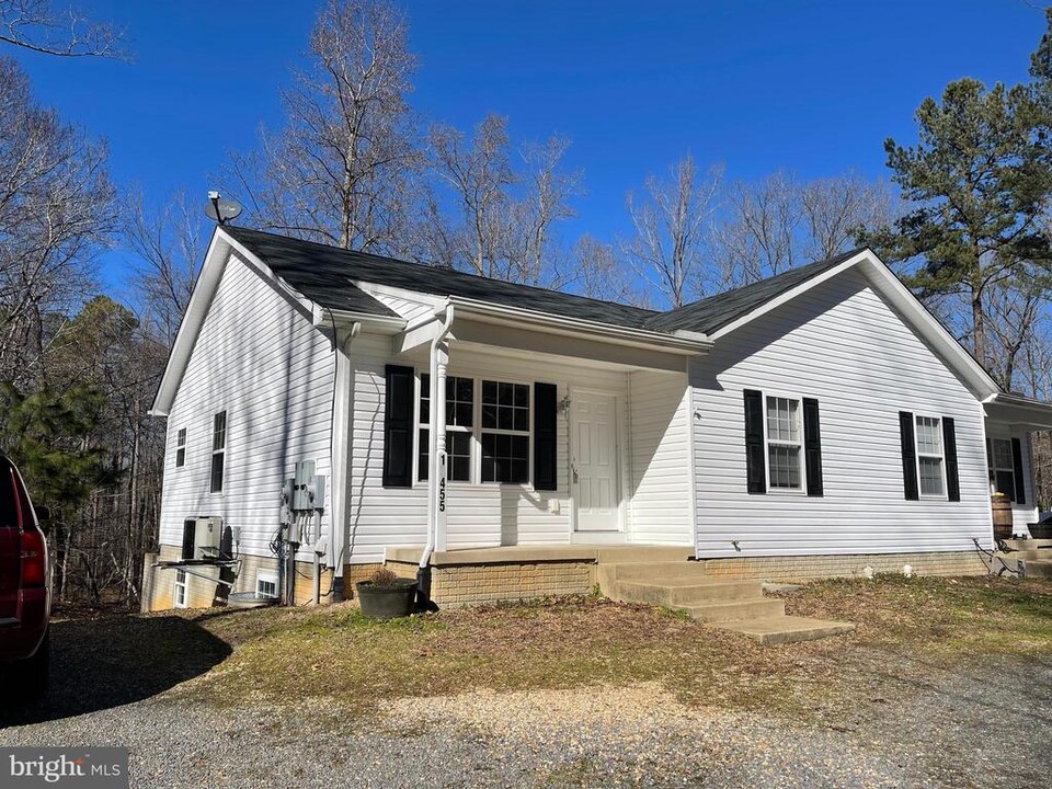 13455 Poplar Neck Rd in King George, VA - Building Photo