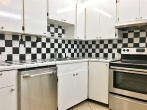5831 SW 62nd St-Unit -- in Miami, FL - Building Photo - Building Photo