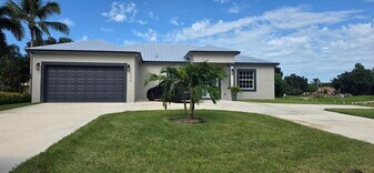 196 SW Paar Dr in Port St. Lucie, FL - Building Photo