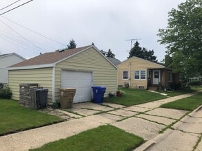 2321 30th St in Kenosha, WI - Building Photo - Building Photo