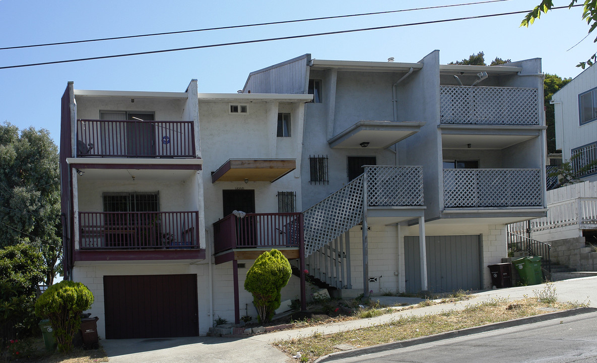 1600-1602 E 19th St in Oakland, CA - Building Photo