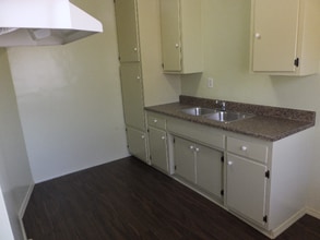5230 Long Beach Blvd in Long Beach, CA - Building Photo - Building Photo