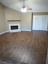 306 E Apollo Rd in Garland, TX - Foto de edificio - Building Photo