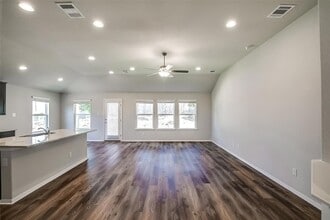 21202 Palomino Cove in Lago Vista, TX - Building Photo - Building Photo