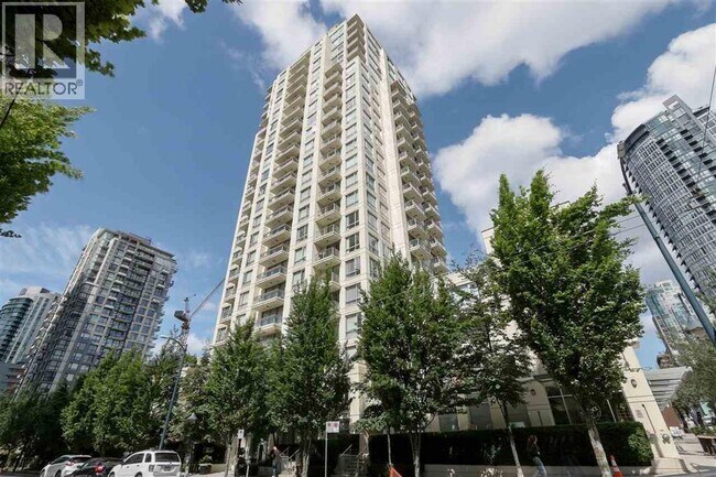 1225 Richards St in Vancouver, BC - Building Photo - Building Photo
