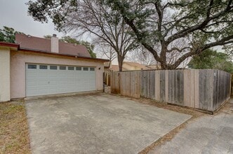 13509 Dutch Myrtle Dr in San Antonio, TX - Building Photo - Building Photo