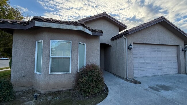 4723 W Clinton Ave in Fresno, CA - Building Photo - Building Photo