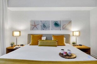 2602 E Hallandale Beach Blvd, Unit SI ID1227293P in Hallandale Beach, FL - Building Photo