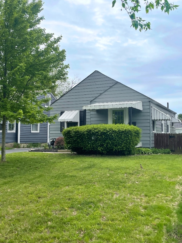 property at 483 E Jeffrey Pl