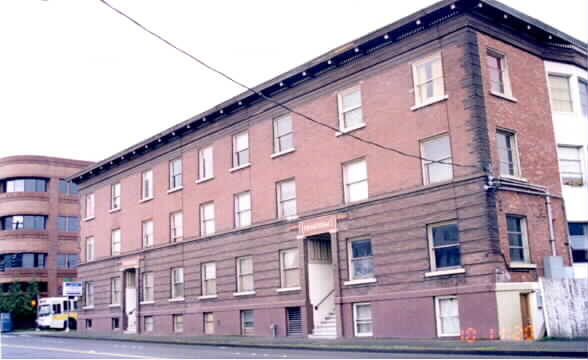 Frontenace Apartments in Seattle, WA - Building Photo