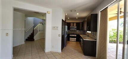 872 Golden Cane Dr in Weston, FL - Building Photo - Building Photo