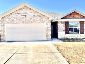 7011 10th St in Lubbock, TX - Building Photo
