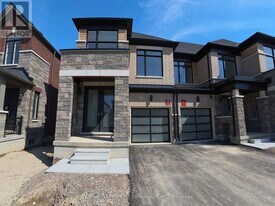 29 Boswell Dr in Brampton, ON - Building Photo