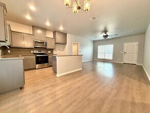 128 Elmer Ave in Burnet, TX - Building Photo - Building Photo