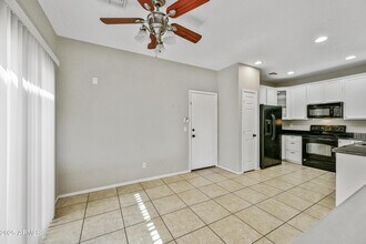 7104 S 7th Ln in Phoenix, AZ - Building Photo - Building Photo