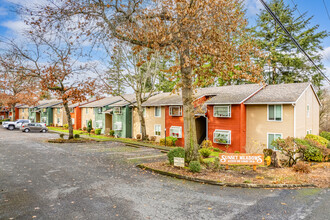 Sunset Meadows Condominiums in Portland, OR - Building Photo - Building Photo