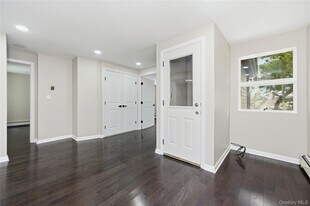 120 Maple Ave in Cedarhurst, NY - Building Photo