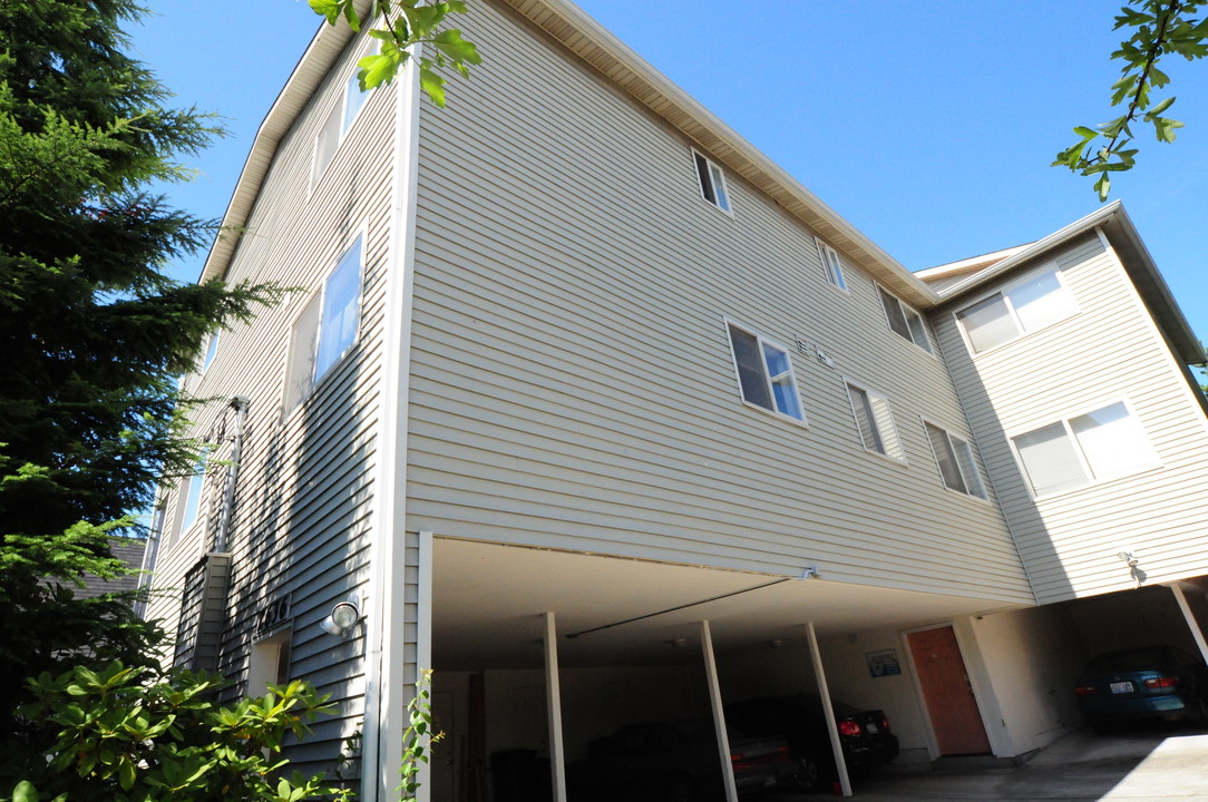 Ballard apartment in Seattle, WA - Building Photo