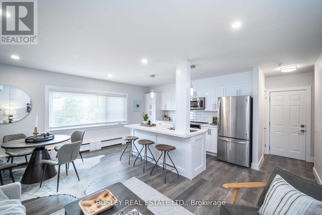 42-42 Cavell Ave in Toronto, ON - Building Photo