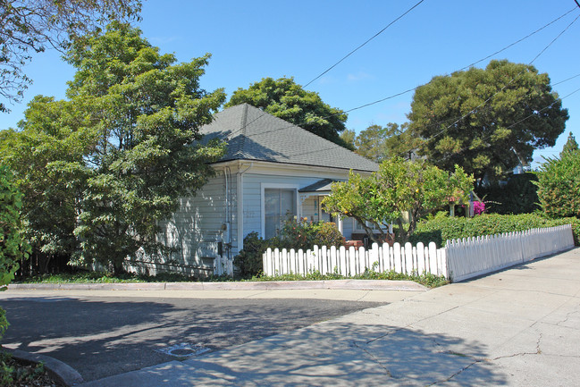 677 BRANCH in San Luis Obispo, CA - Foto de edificio - Building Photo