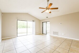 13530 Texas Woods Cir in Orlando, FL - Building Photo - Building Photo