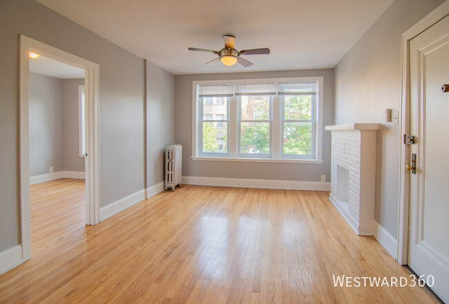 2422 W Fargo Ave in Chicago, IL - Building Photo - Building Photo